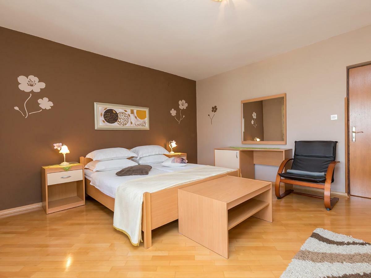Nada Apartment *